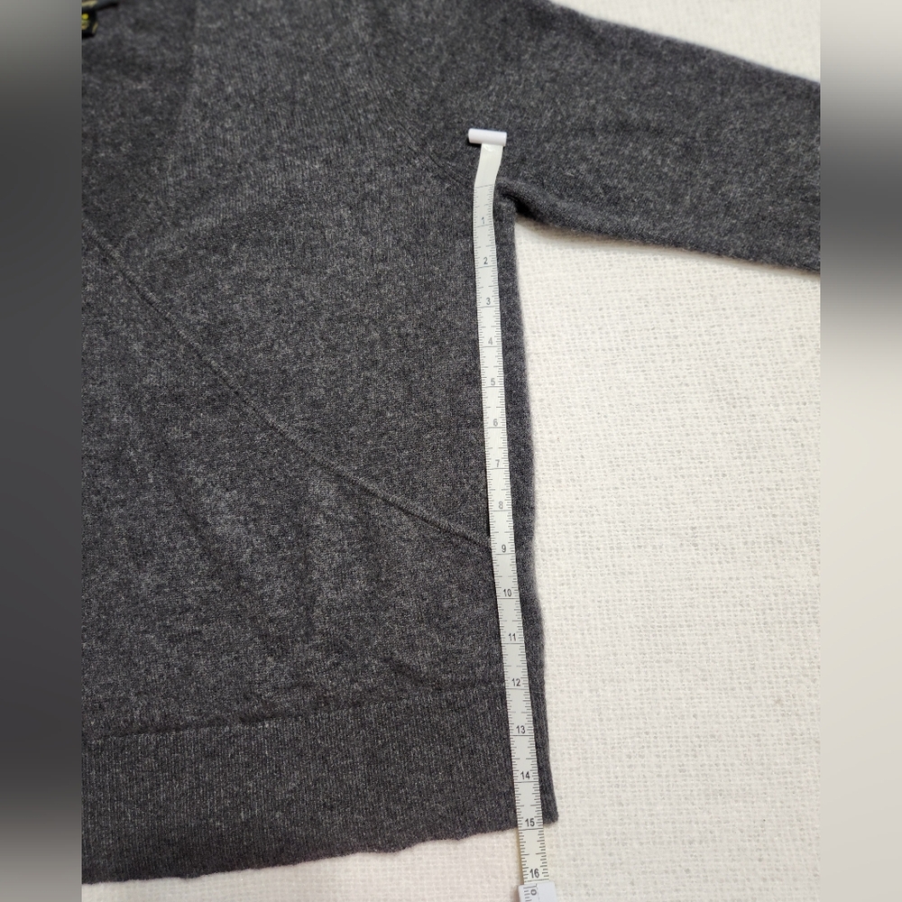 Charter Club Luxury Cashmere Sweater Women's Gray V Neck Crossover Size M - Picture 10 of 10